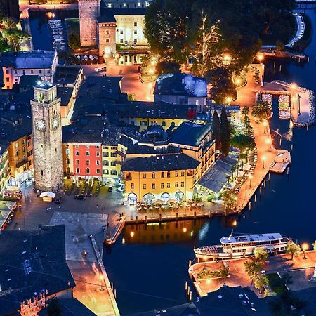 Appartamento Emma - Happy Rentals Riva del Garda Kültér fotó