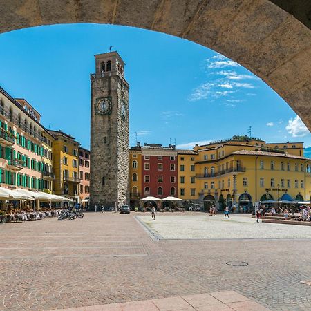 Appartamento Emma - Happy Rentals Riva del Garda Kültér fotó