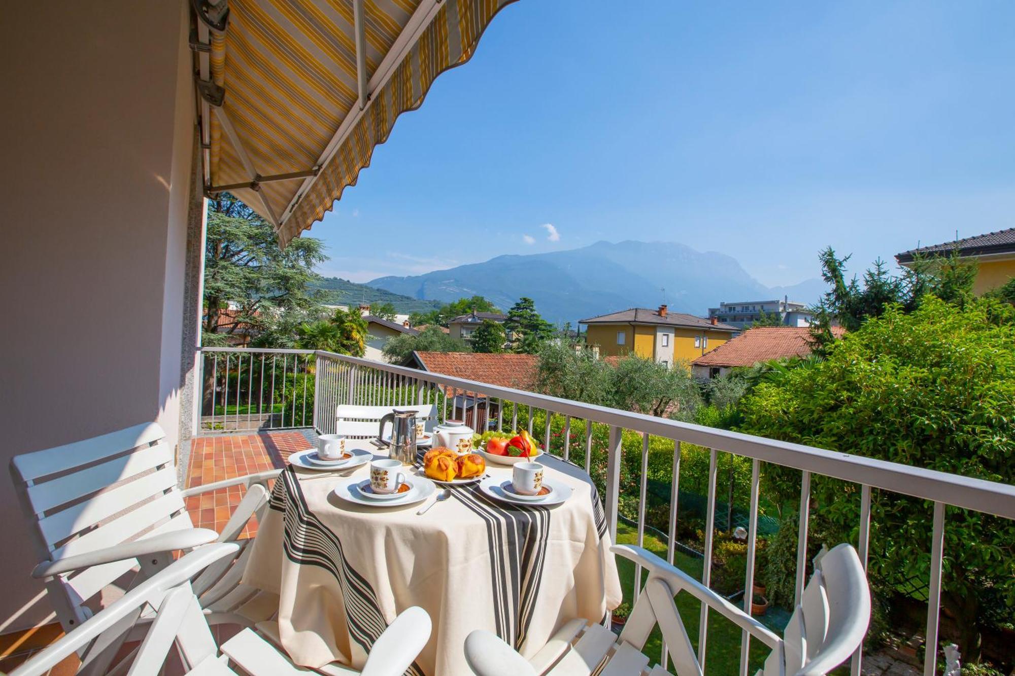 Appartamento Emma - Happy Rentals Riva del Garda Kültér fotó
