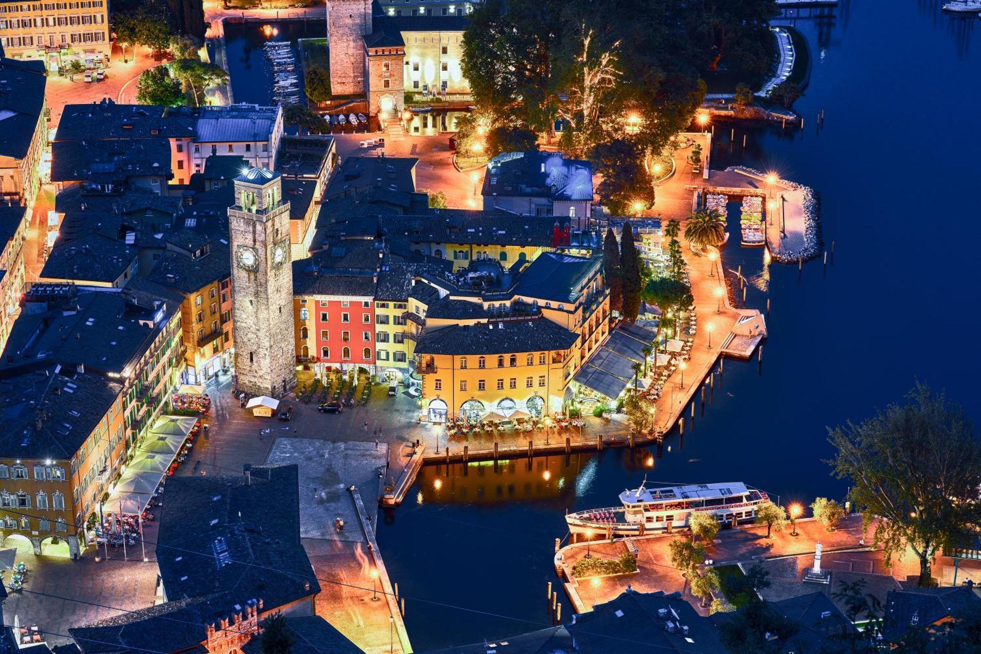 Appartamento Emma - Happy Rentals Riva del Garda Kültér fotó